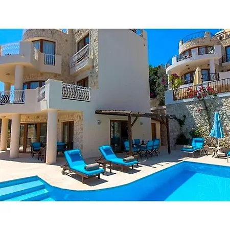 Villa Sleeps 8 Pool Air Con Wifi *