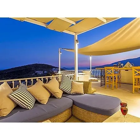 Villa Sleeps 8 Pool Air Con Wifi *