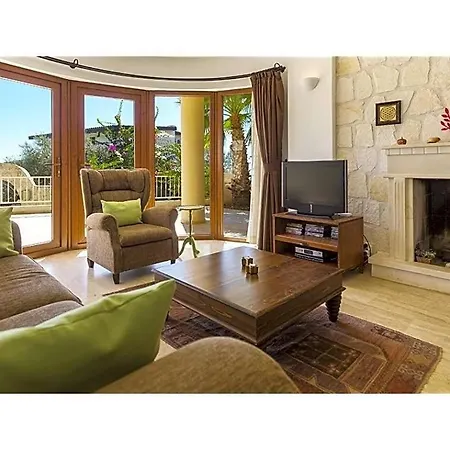 Villa Sleeps 8 Pool Air Con Wifi