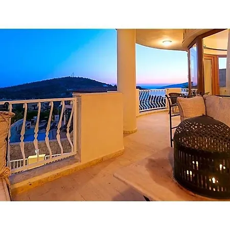 Sleeps 8 Pool Air Con Wifi *