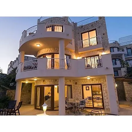 Sleeps 8 Pool Air Con Wifi Villa