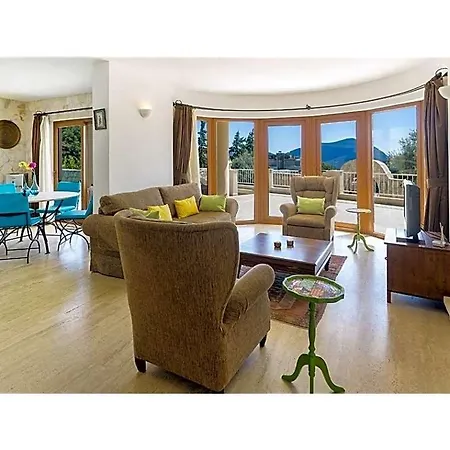 Villa Sleeps 8 Pool Air Con Wifi *