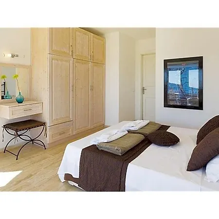 Sleeps 8 Pool Air Con Wifi Villa