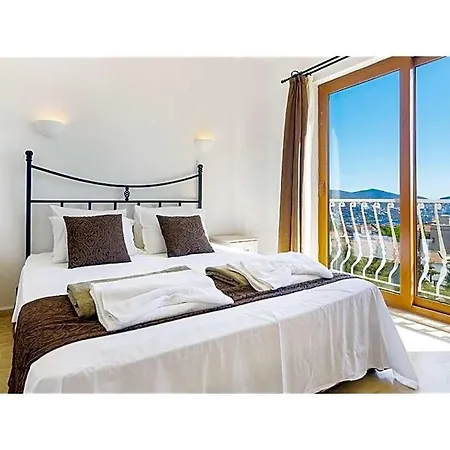 Sleeps 8 Pool Air Con Wifi Kalkan